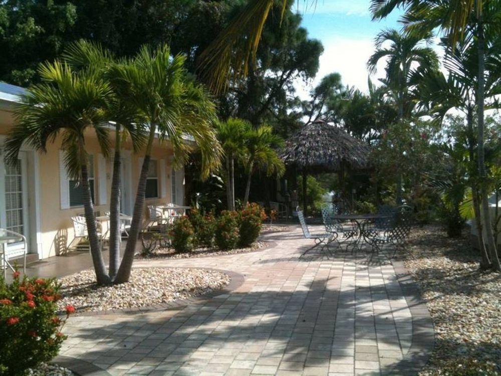 Marco Island Lakeside Inn Exterior photo
