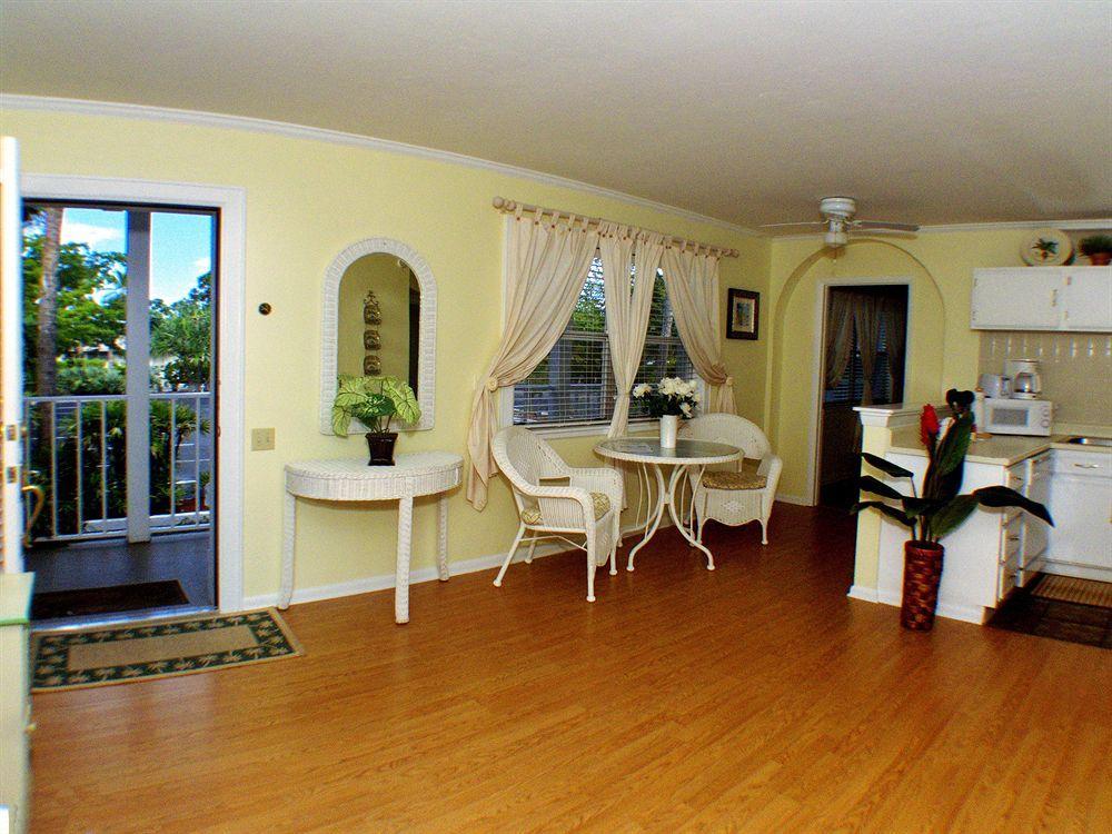 Marco Island Lakeside Inn Exterior photo