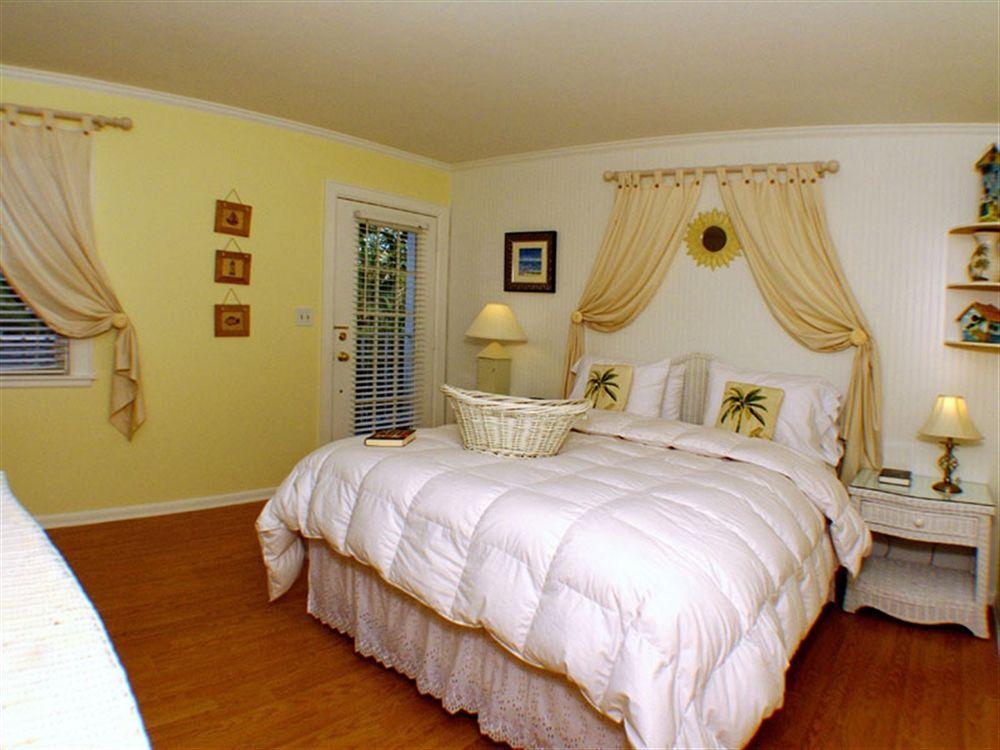 Marco Island Lakeside Inn Room photo