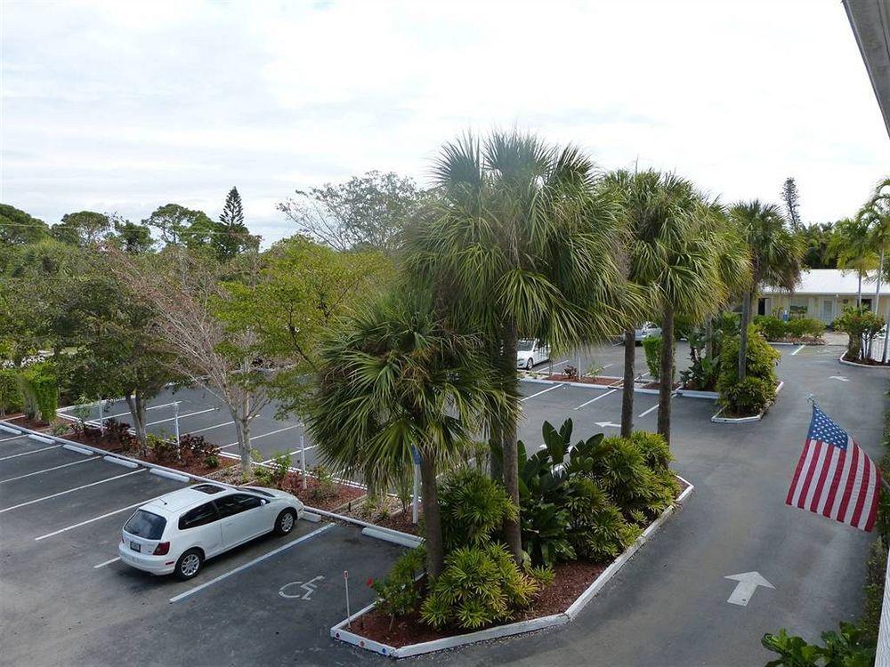 Marco Island Lakeside Inn Exterior photo