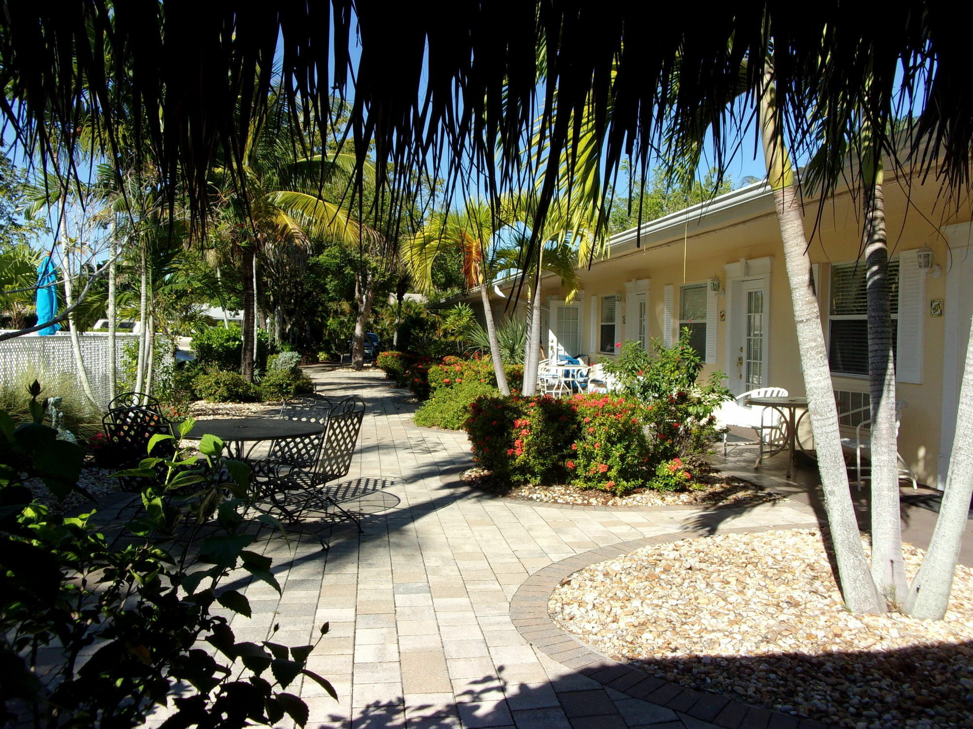 Marco Island Lakeside Inn Exterior photo