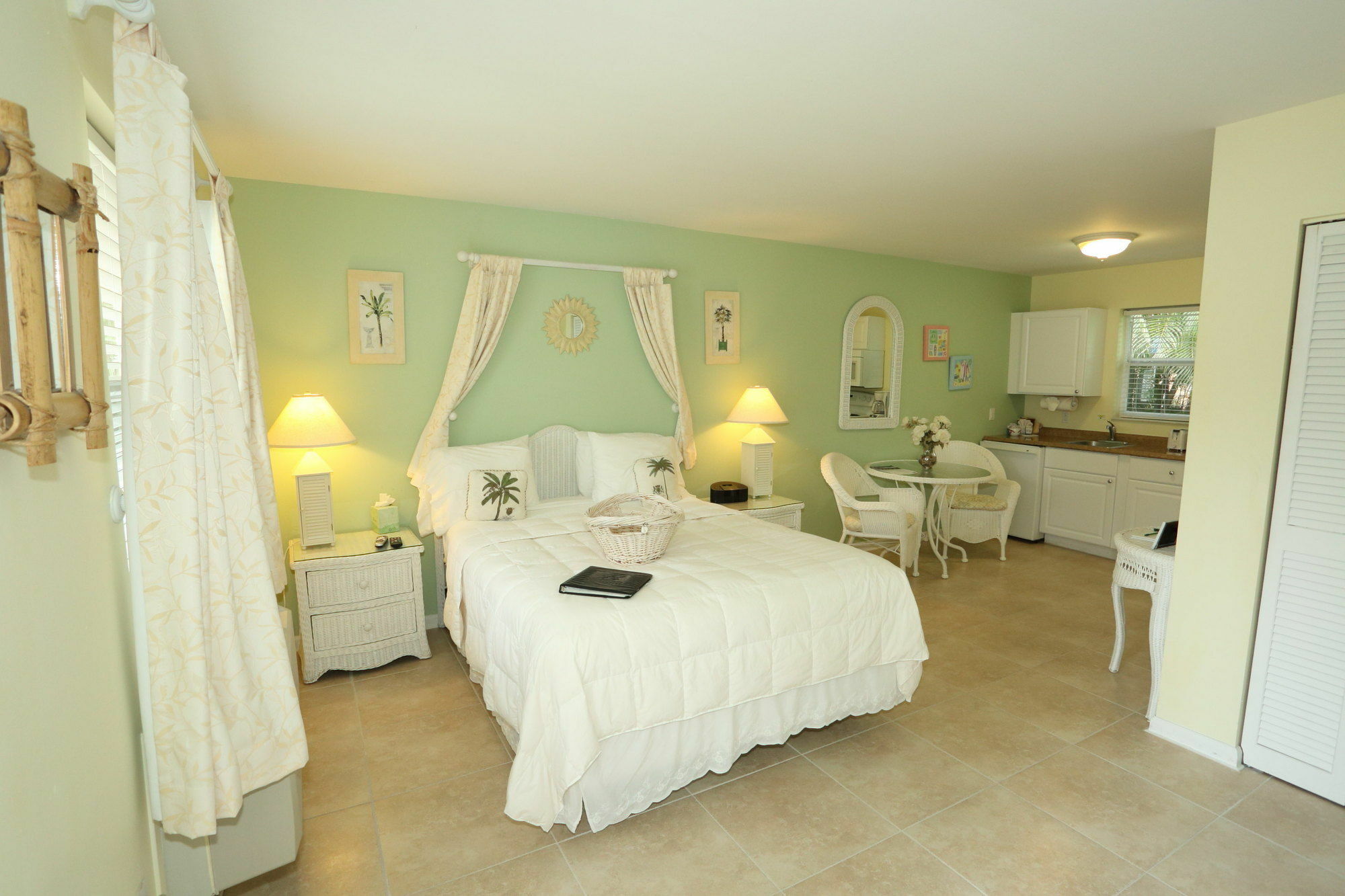Marco Island Lakeside Inn Exterior photo