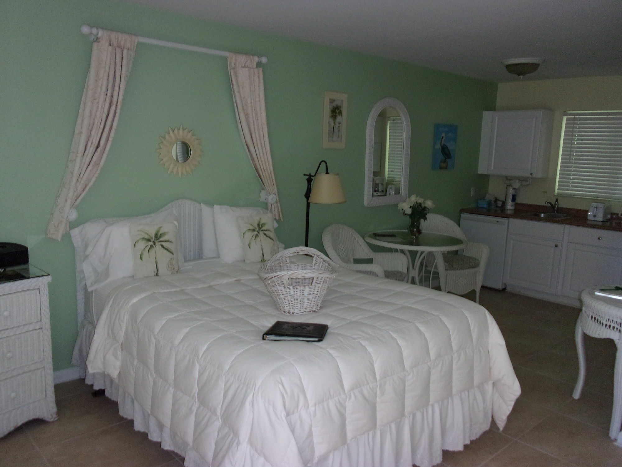 Marco Island Lakeside Inn Exterior photo